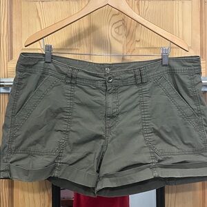 Women's Olive Green Short Cargo Shorts Sz 16